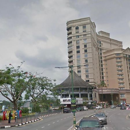 Riverbank Suites Waterfront กูชิง ภายนอก รูปภาพ