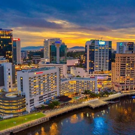 Riverbank Suites Waterfront กูชิง ภายนอก รูปภาพ