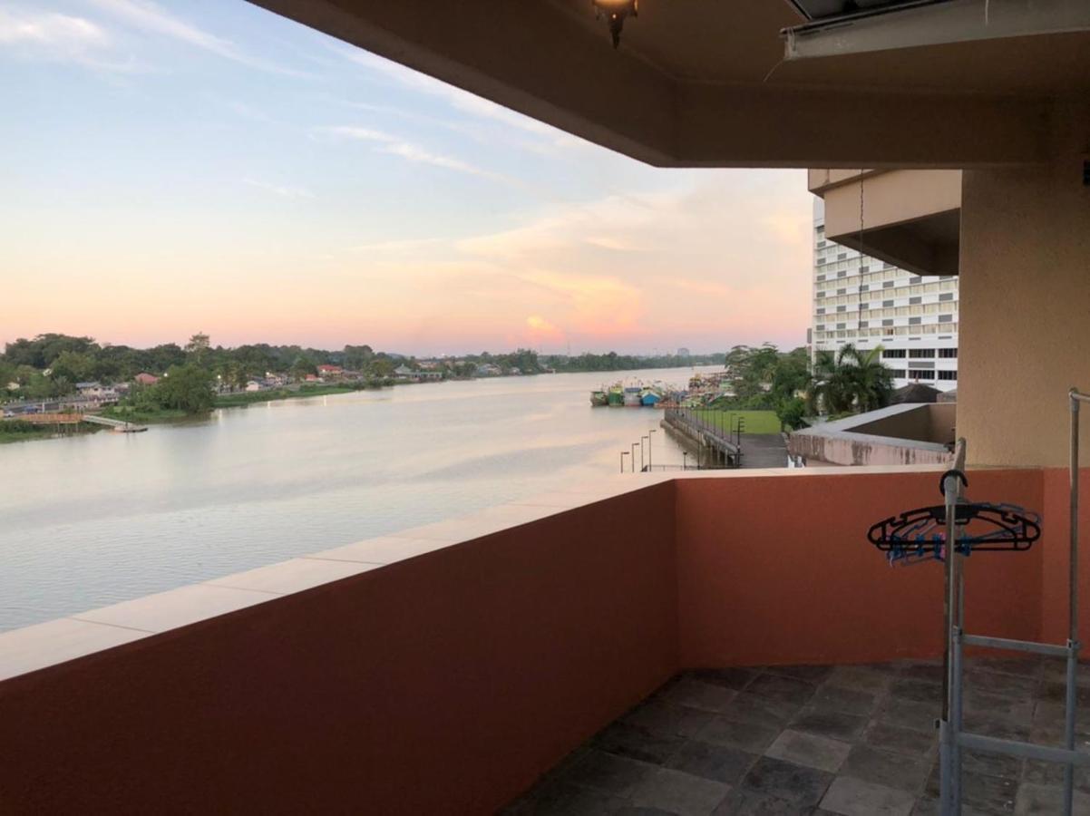 Riverbank Suites Waterfront กูชิง ภายนอก รูปภาพ