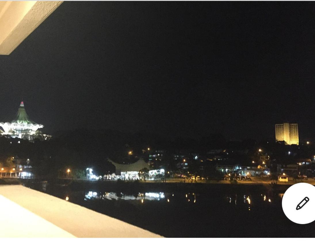 Riverbank Suites Waterfront กูชิง ภายนอก รูปภาพ