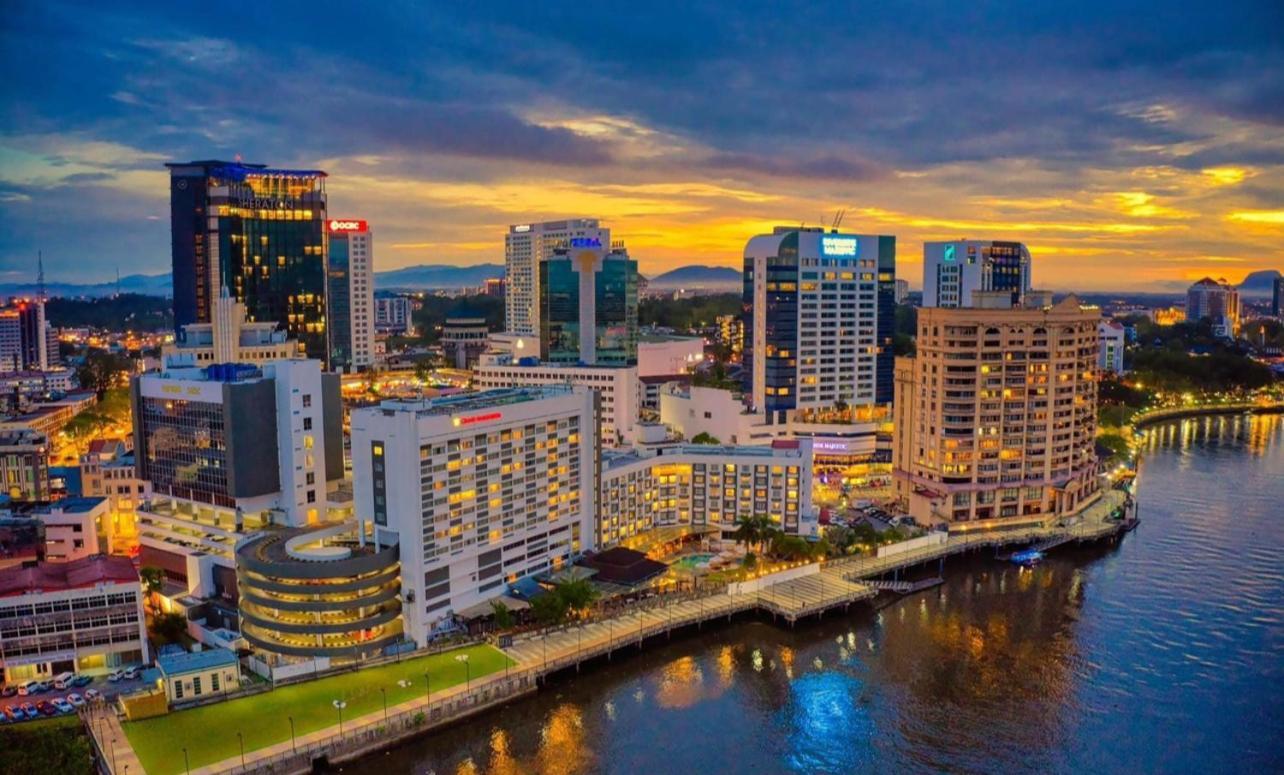 Riverbank Suites Waterfront กูชิง ภายนอก รูปภาพ
