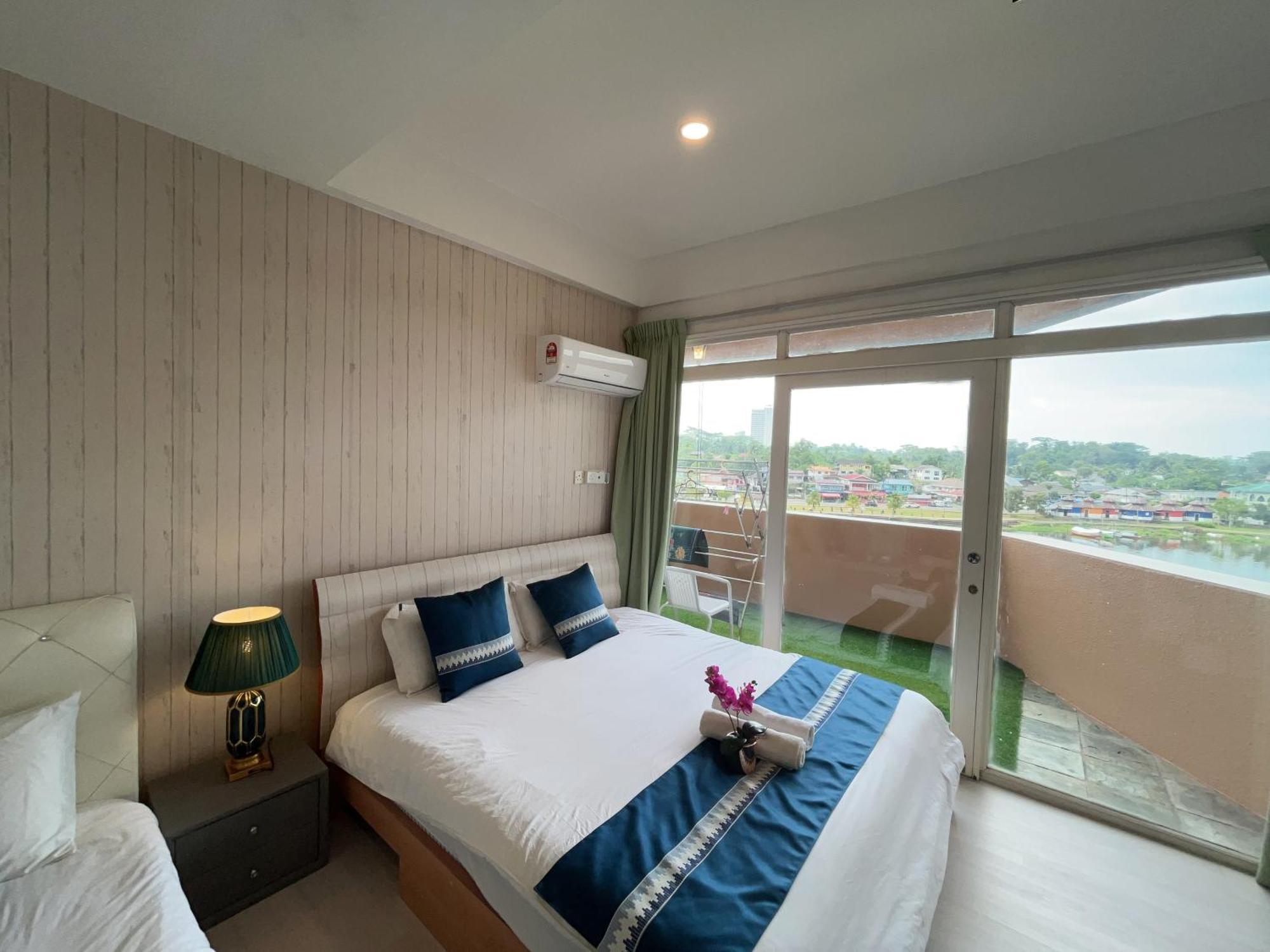 Riverbank Suites Waterfront กูชิง ภายนอก รูปภาพ