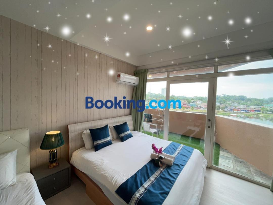 Riverbank Suites Waterfront กูชิง ภายนอก รูปภาพ